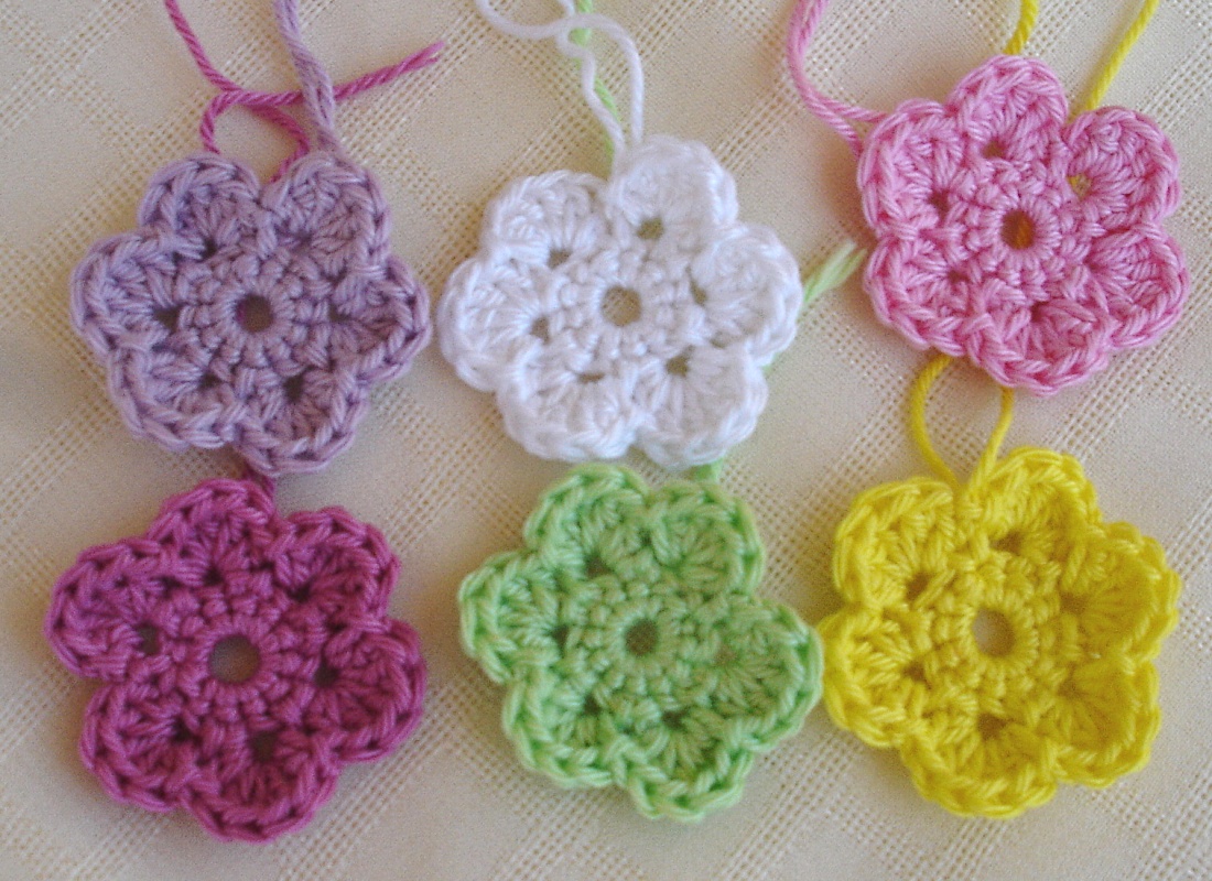 is-it-a-toy-crochet-doodle-flowers-free-pattern