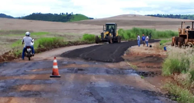 Prefeitura realiza tapa-buracos na estrada que liga ao Águas de Jurema