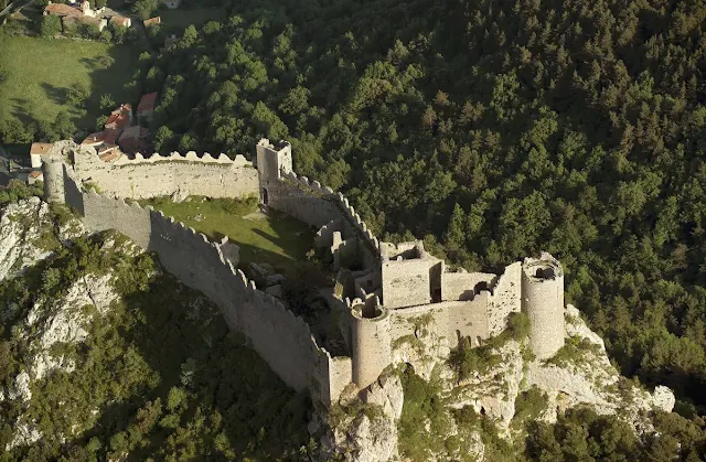 Castillo cátaro de Puilaurens en Francia