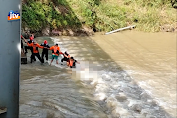 Dramatis, Evakuasi Nenek Tenggelam Di Anak Sungai Bengawan Solo