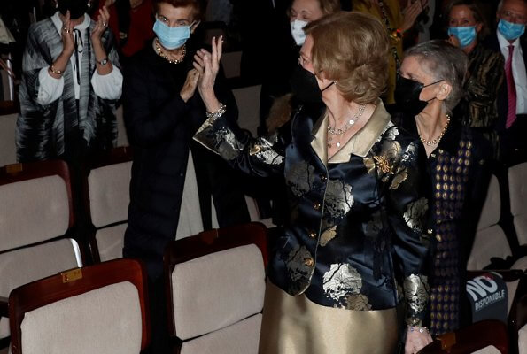 Queen Sofia attended a concert for the benefit of Madrid Musical Youth. Queen Sofía was accompanied by Princess Irene of Greece