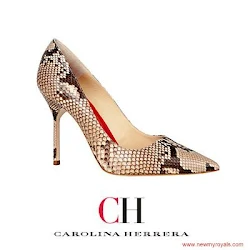 Queen Letiza Style CAROLINA HERRERA Pumps FELIPE VARELA Bags
