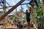 Satgas TMMD 112 Bersama Warga Siapkan Kerangka Atap Rumah