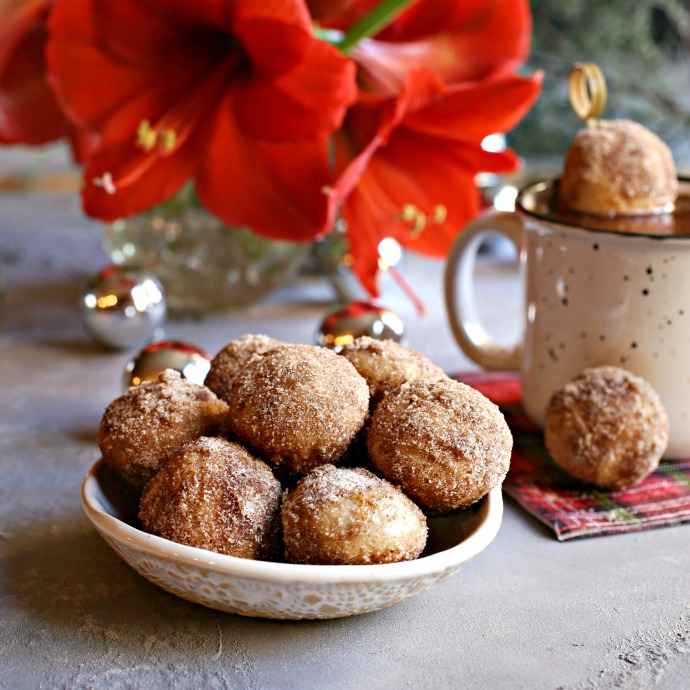 Recipe for baked mini doughnuts, flavored with ginger and cinnamon.
