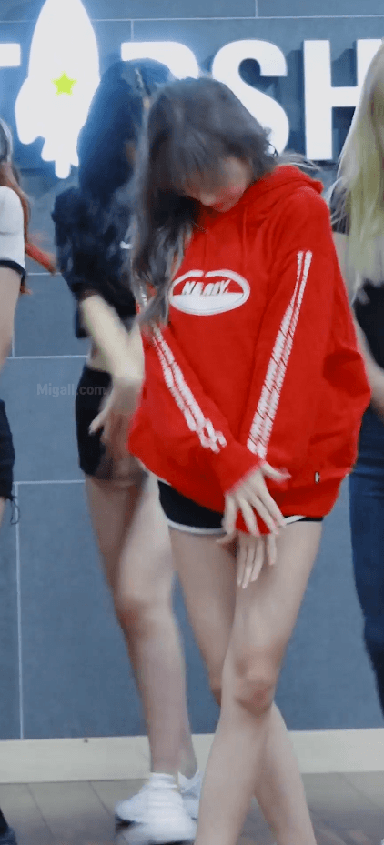 우주소녀 루다 사복 돌핀팬츠