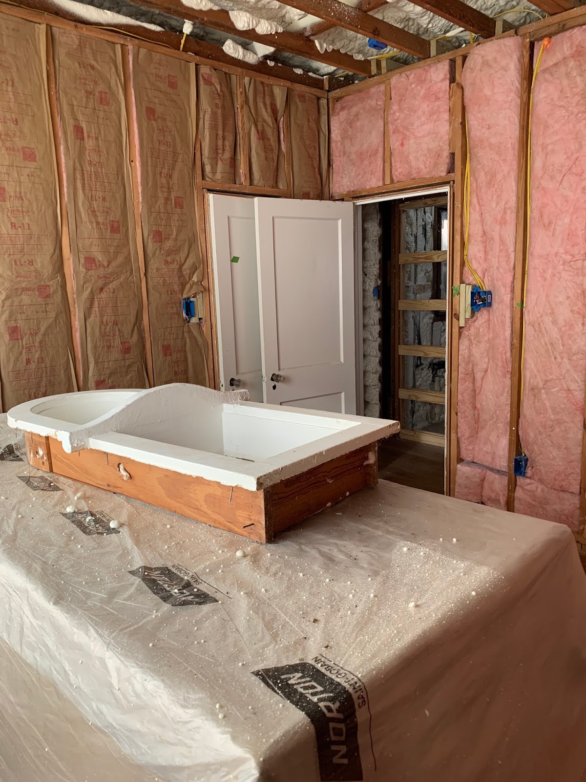 Insulation Spray Foam Ceilings (6" R21) and Walls (3.5" R13