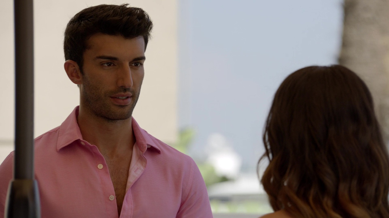 Films Et Séries Tv Avec Justin Baldoni ausCAPS: Justin Baldoni shirtless in Jane The Virgin 1-02 "Chapter Two"