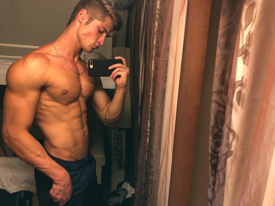 straight-baited-cute-fit-shirtless-bad-boys-selfies