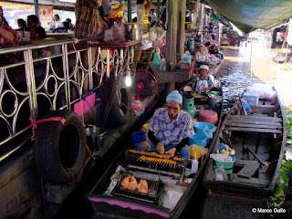 MERCADO FLOTANTE TALING CHAN, BANGKOK. TAILANDIA