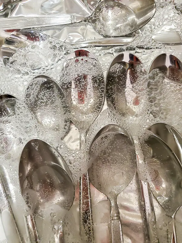 How to Clean Silverware