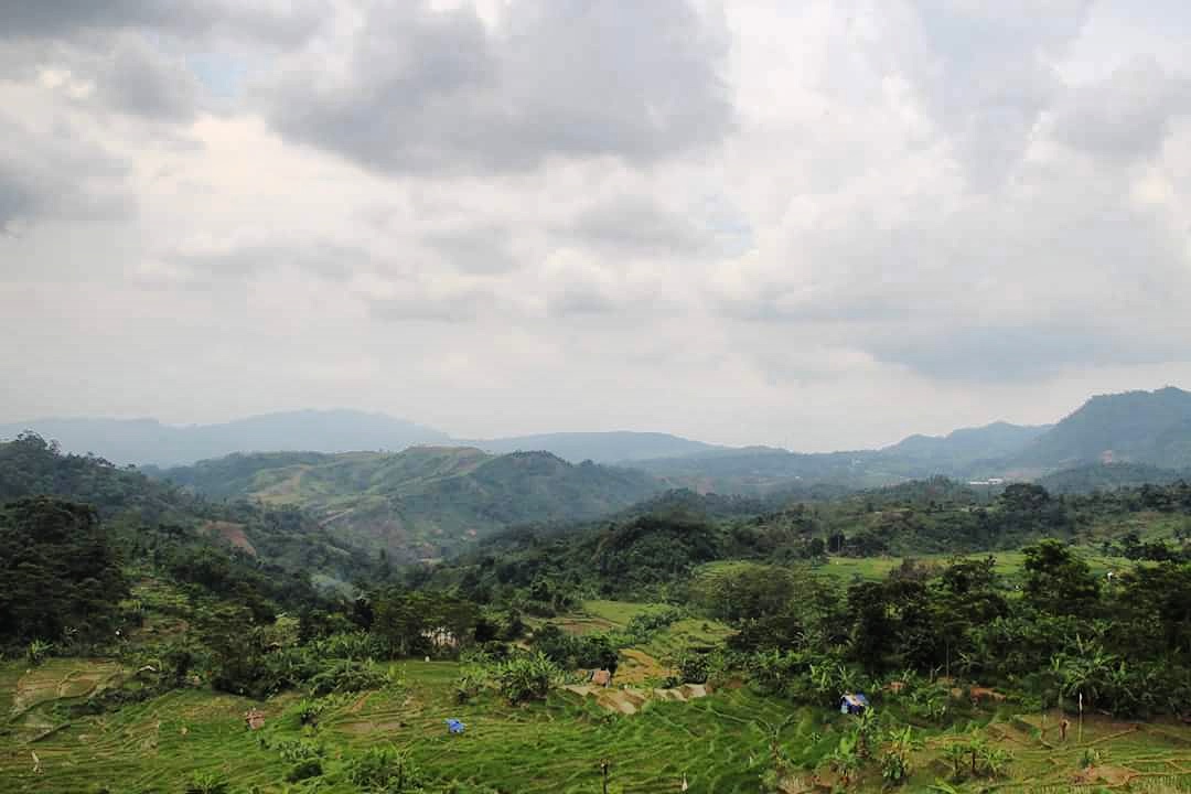 Sekali mendaki bukit, dua, tiga curug dilalui
