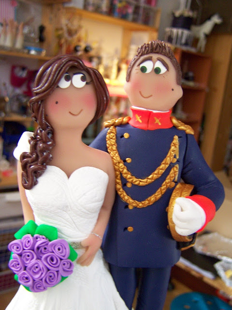 Figuras personalizadas un muñeco mini tu artesanales hecho en zaragoza españa x Laura Guarnieri & YoToY los muñecos de tu boda especilizada en uniformes para la Guardia Civil