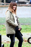 Colossal (2017) Anne Hathaway Set Photo 2 (5)