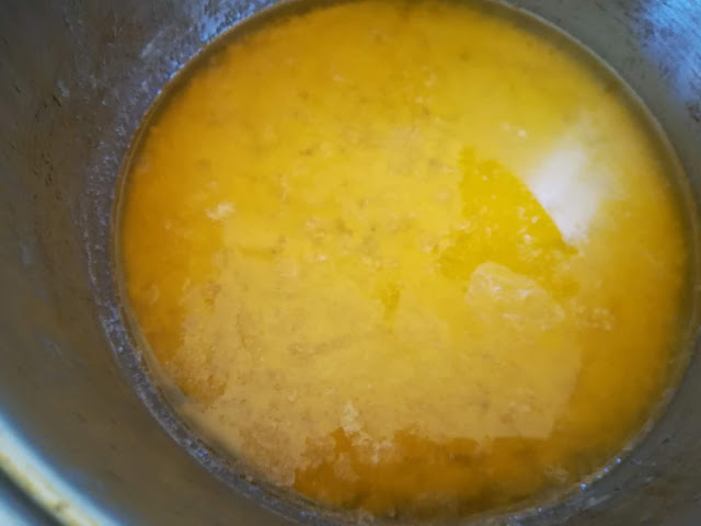 Как правильно перетопить сливочное масло. Топлёное сливочное масло в консервной банке. Перетопленное сливочное масло как называется.