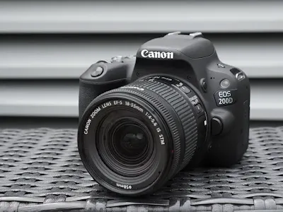كاميرا Canon 200 D