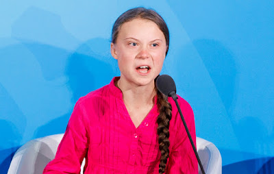 Descrição da imagem #PraCegoVer: A ambientalista autista Greta Thunberg, ao discursar perante a ONU em 2019, faz expressão facial de indignação, o que a fez ser muito malvista e insultada por capacitistas na época. Fim da descrição.