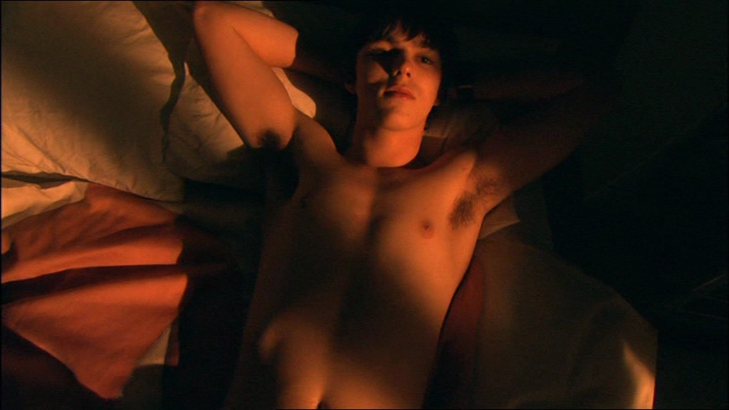 Nicholas Hoult - Shirtless, Barefoot & Naked in "Skins" Serie...