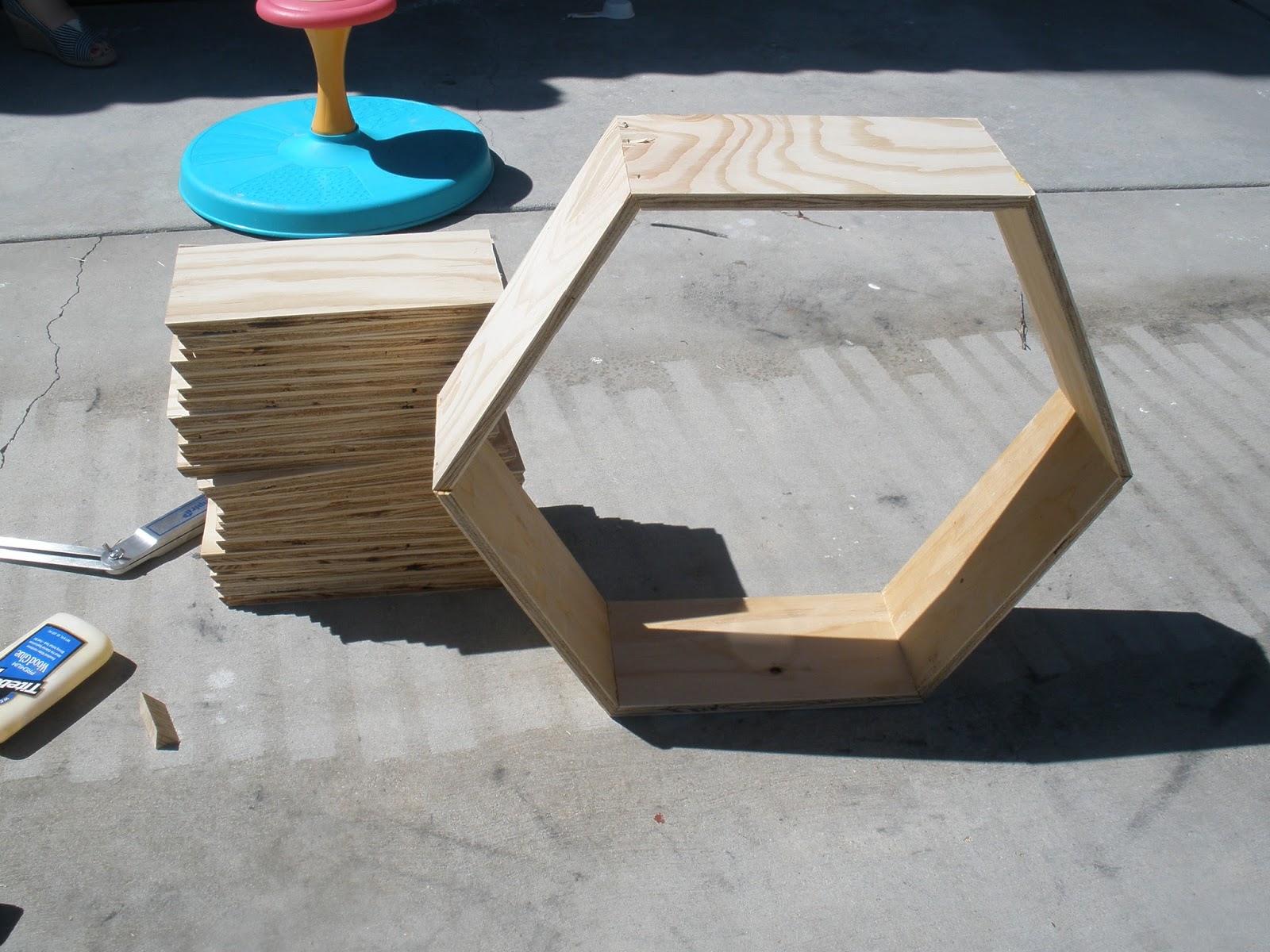 Olive The Things Hexagon shelves DIY