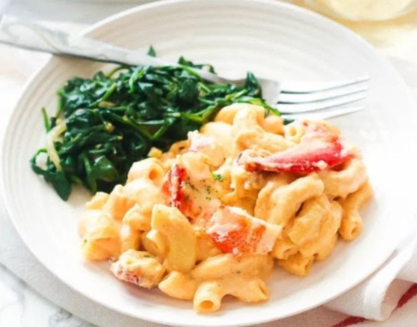 DELICIOUS LOBSTER MAC AND CHEESE