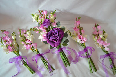Phổ biến với 3 mẫu hoa cưới cầm tay  Hoa-cuoi-dang-dai