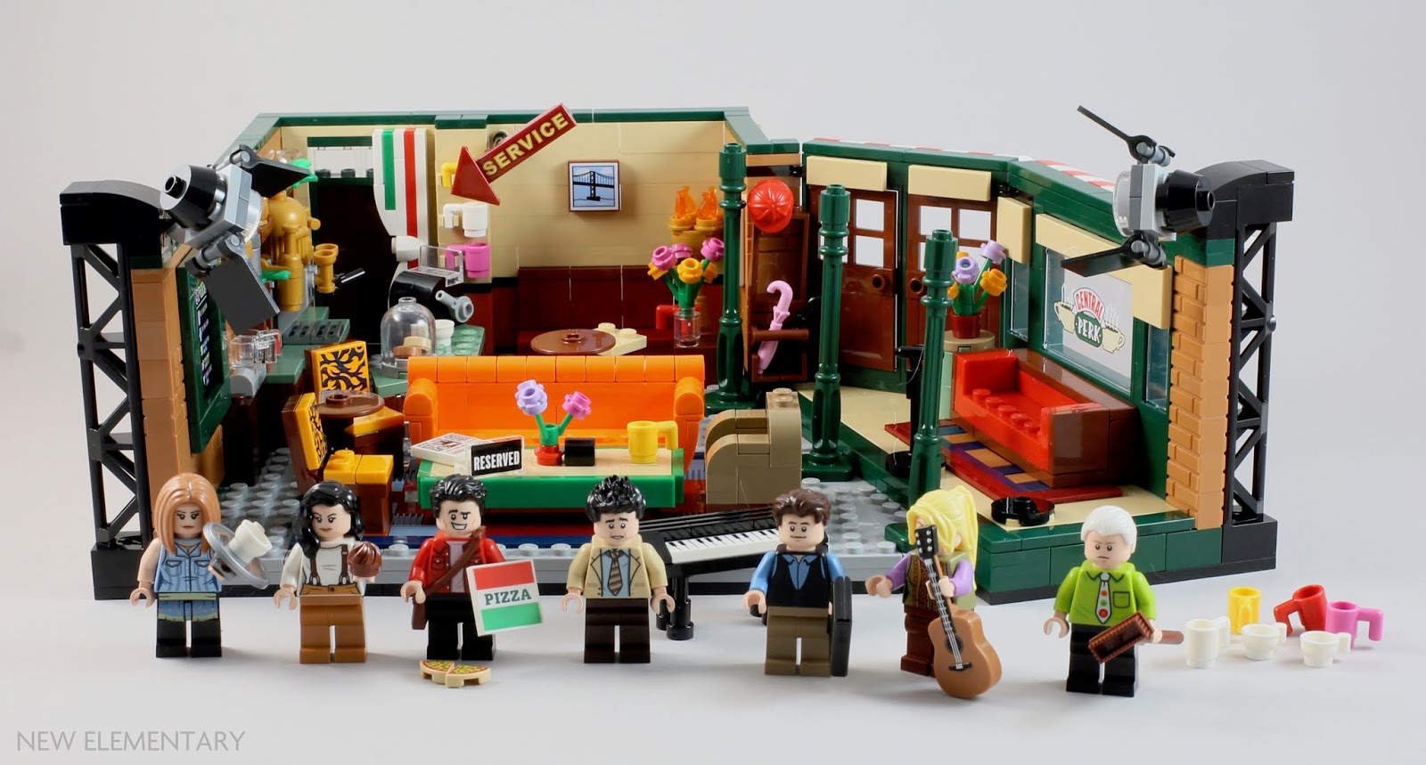 REVIEW LEGO Ideas 21319 Central Perk (Friends) - HelloBricks