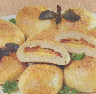 Булочки с сыром и помидорами Рецепт выпекания ароматных булочек с твердым сыром и помидорами