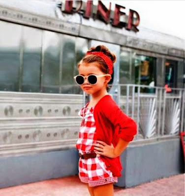 Gratis wallpaper bayi perempuan cantik pakai baju merah Gratis wallpaper bayi perempuan cantik pakai baju merah
