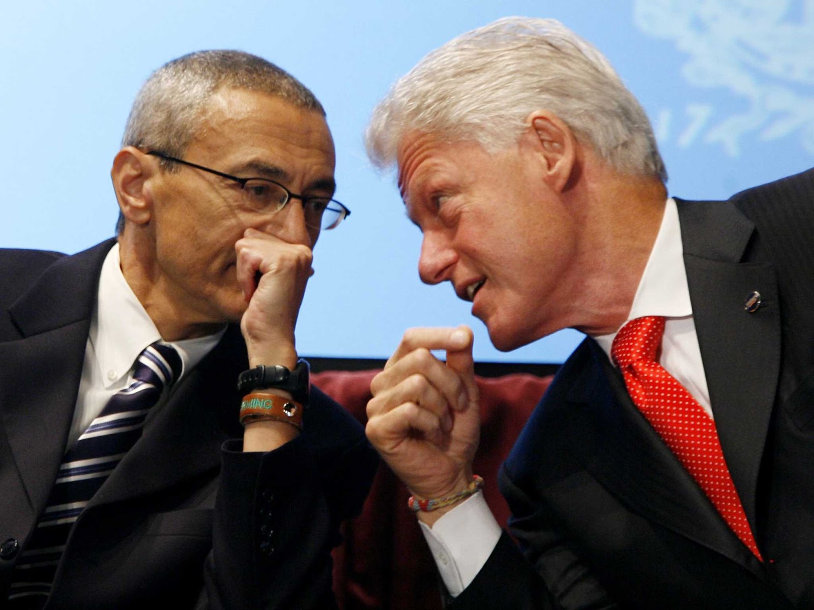 http://1.bp.blogspot.com/-FjrNl-gxYAM/VqUT0SkLTmI/AAAAAAAABQQ/vmGyRtoDg-Y/s1600/podesta%2Bbill%2Bclinton.jpg
