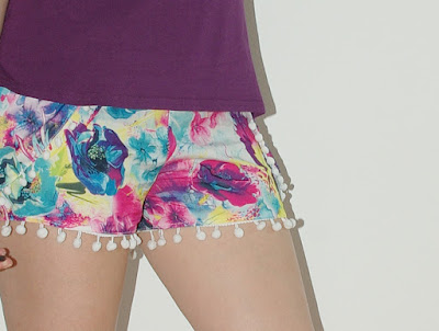 Outfit Floral Neon Pom Pom Shorts