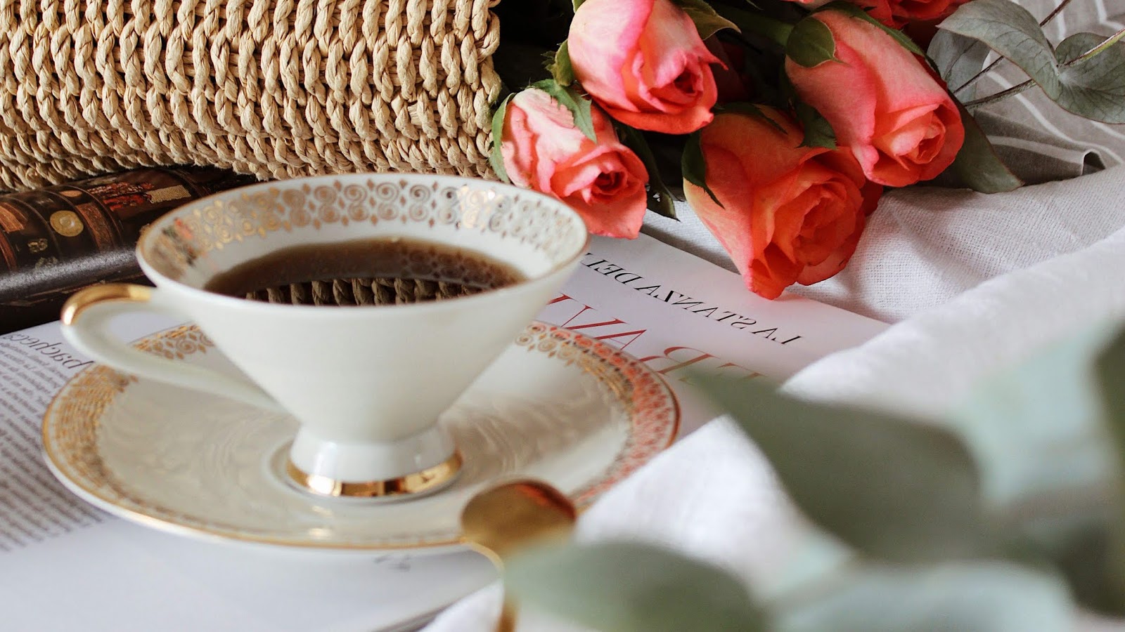 Wallpaper Tea Cup, Pink Rose Flower