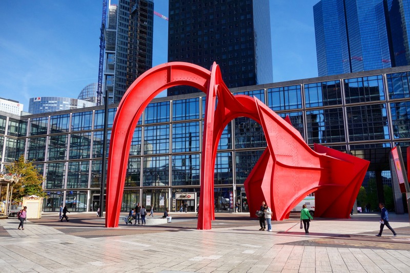 Art : Grand Stabile Rouge ou l'Araignée Rouge, une oeuvre d'Alexander Calder - Esplanade de la Défense - Paris la douce, magazine parisien lifestyle, culture, sorties, street art