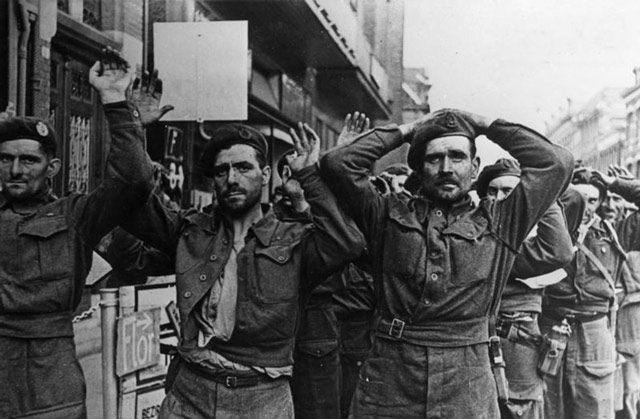 British POWs at Arnhem in September 1944 worldwartwo.filminspector.com