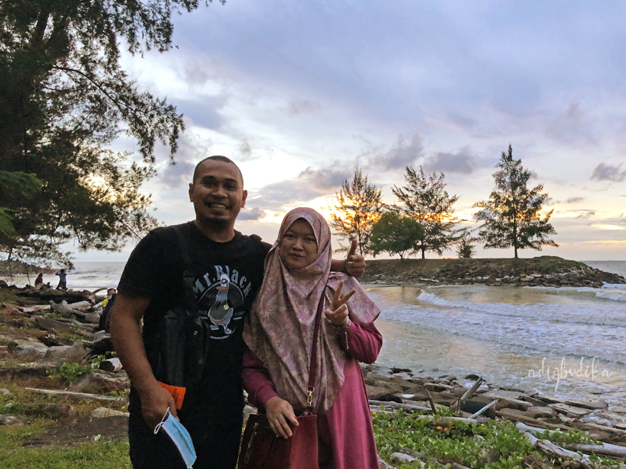 Lepak-lepak di Pantai Tanjung Batu, Bintulu