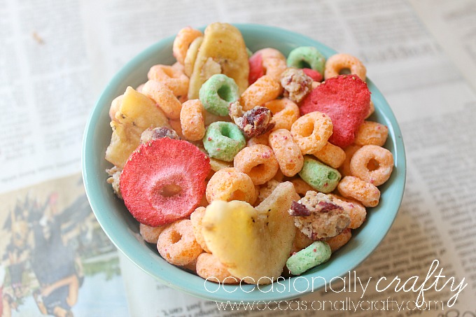 Use Kellogg's cereals and healthy mix-ins to make the perfect Grab and Go After School Snack!