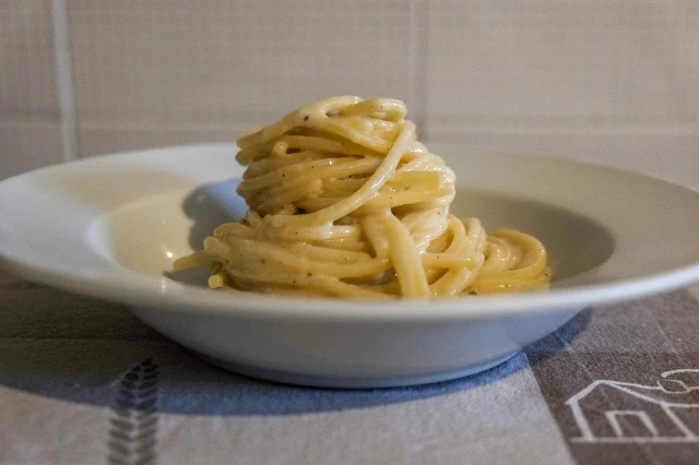 Spaghetto quadrato cacio e pepe cremoso