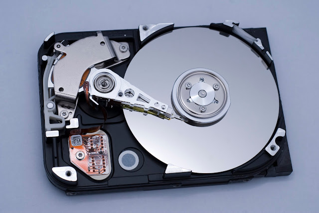 Flashdisk, Hard Disk, dan SSD. Manakah yang paling awet?