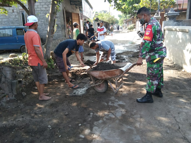 Babinsa Koramil 23/Ceper Bangkitkan Semangat Gotong Royong