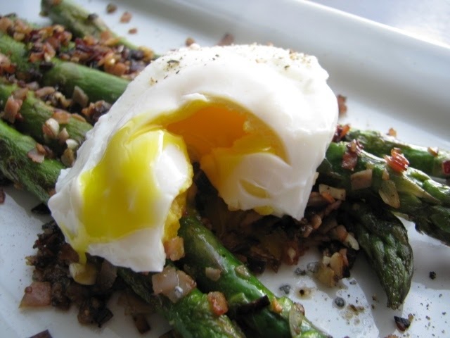 Tate's Kitchen: asparagus and poached eggs