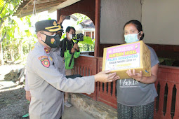 Polres Bondowoso Bagikan Ratusan Paket Sembako pada Warga Terdampak Covid-19 