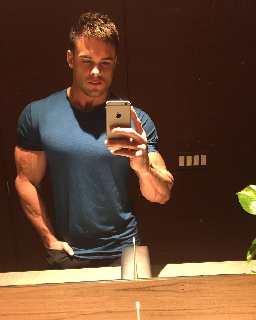 strong-beefy-straight-guys-logan-franklin-muscle-tshirt-selfie