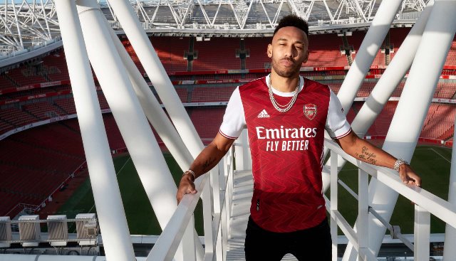 Mẫu áo đấu màu đỏ