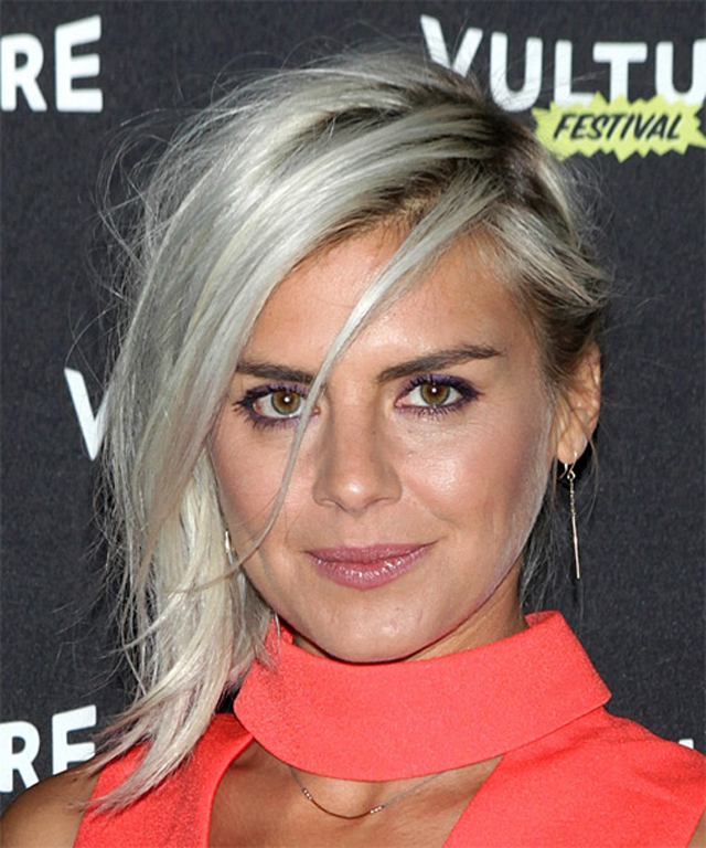 Eliza Coupe Medium Straight Hairstyle - Light Blonde (Platinum) .