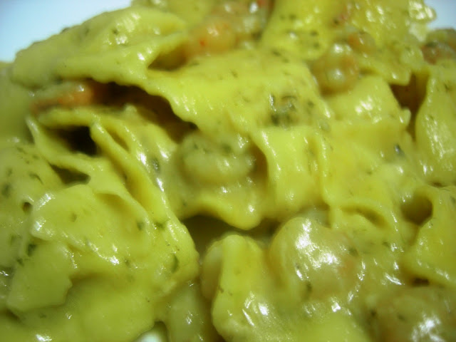  Ravioli a los cuatro quesos con gambas en salsa verde 