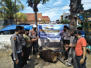 Polsek Ujung Tanah Sembelih Hewan Kurban dan Dibagikan ke Kaum Duafa