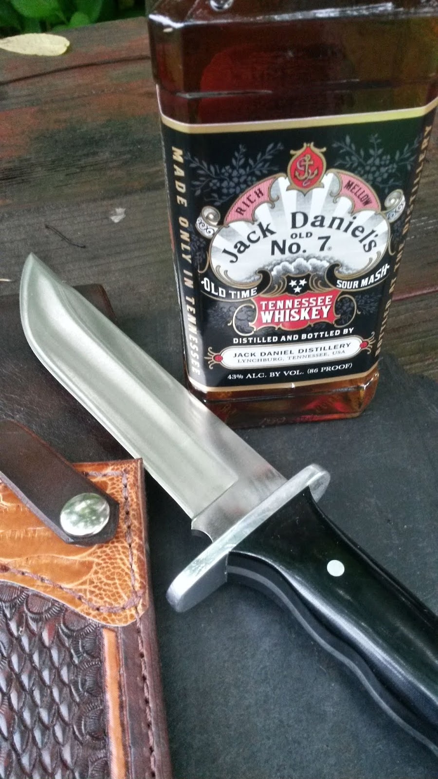 Buck_124_JackDaniels_01.jpg