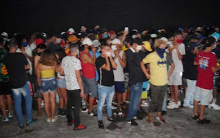Balada na Zona Sul reuniu cerca de 500 pessoas — Foto: Polícia Civil / Divulgação