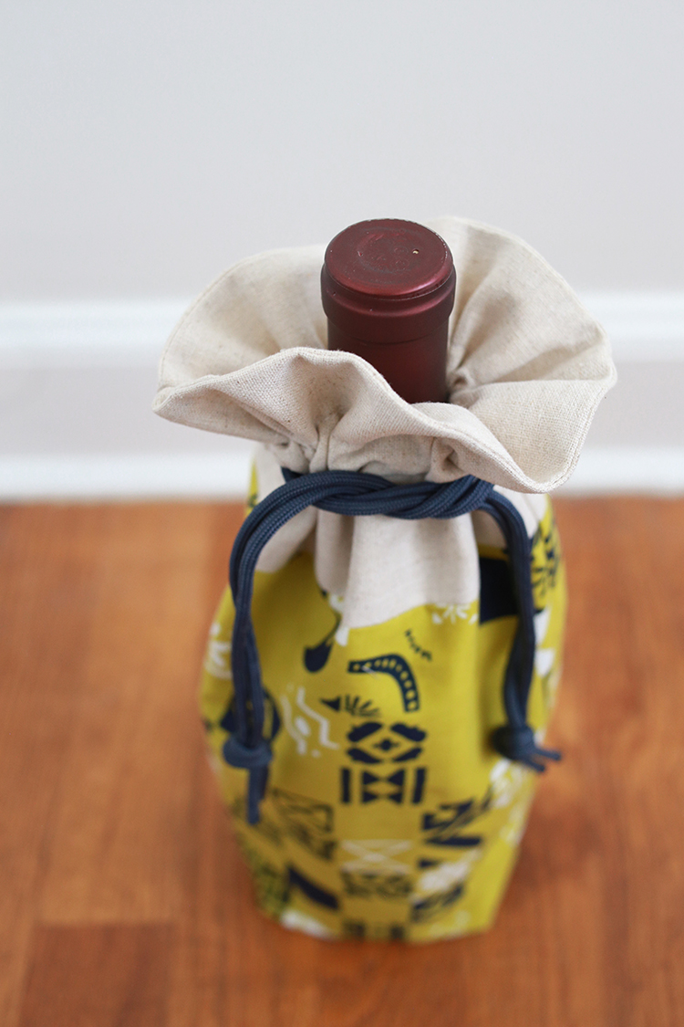 In Color Order Wine Bottle Drawstring Gift Bag Tutorial