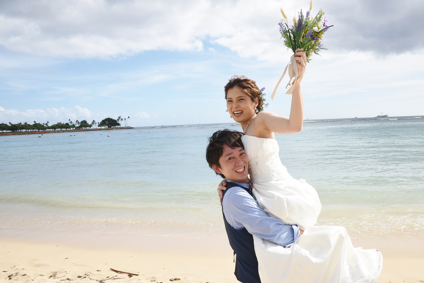 Waikiki Weddings: Carry the Bride(03)