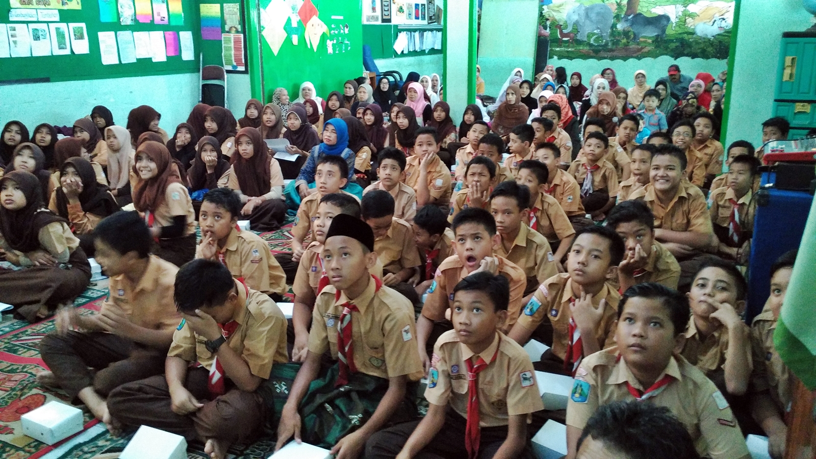 Drama Pemakaian Aula di Sekolah - Unimportant to Important