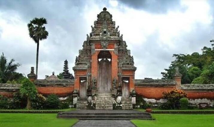 Kerajaan Kerajaan Hindu Budha Di Indonesia Beserta Peninggalannya